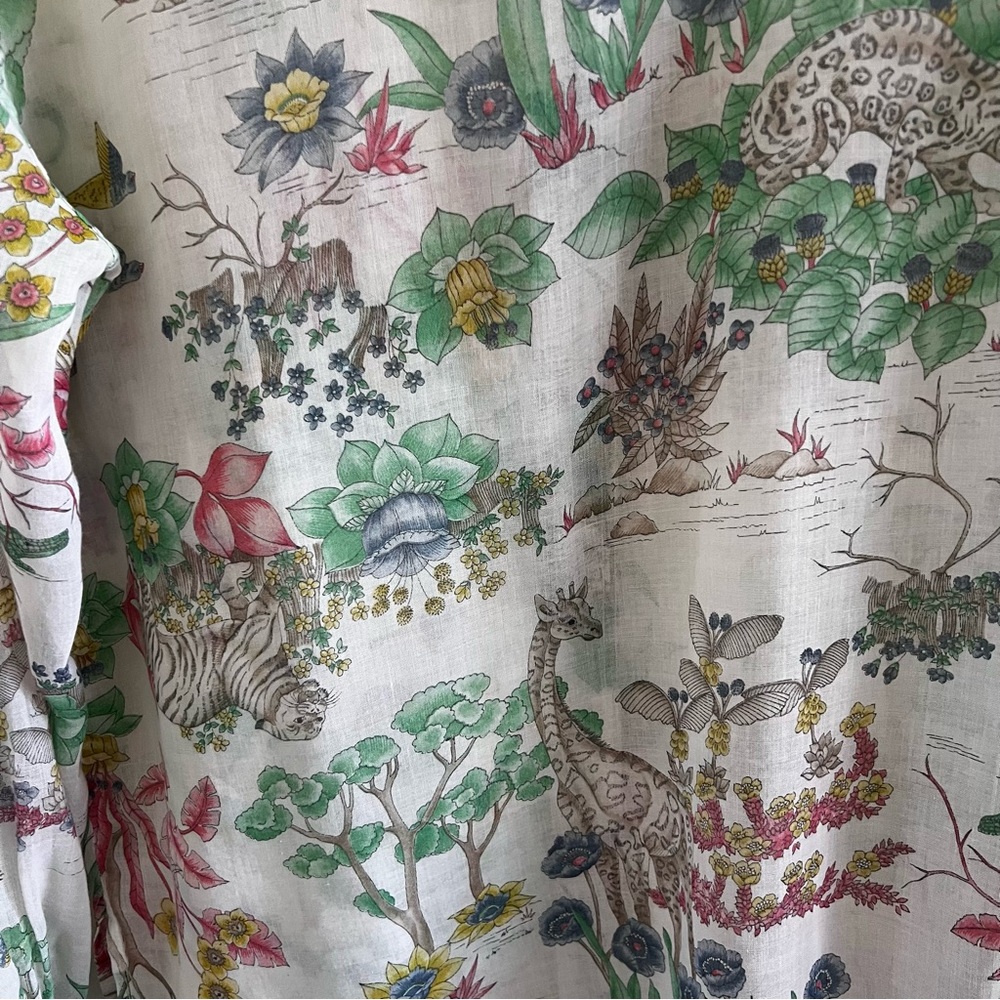Neiman Marcus chinoiserie Button Down Blouse - Picture 8 of 8
